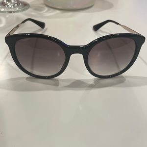 Prada 💯auth black oversized sunglasses
